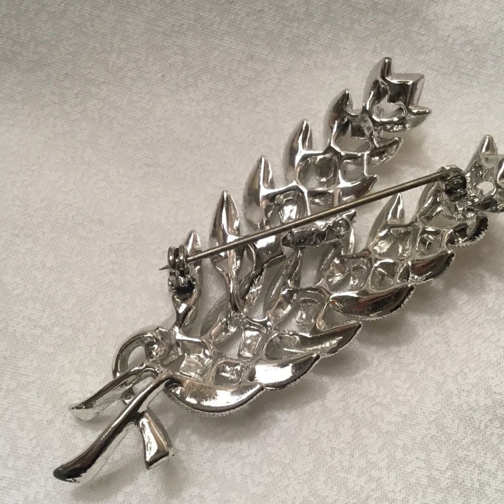 Silvertone Feather Pin  - Picture 5 of 6